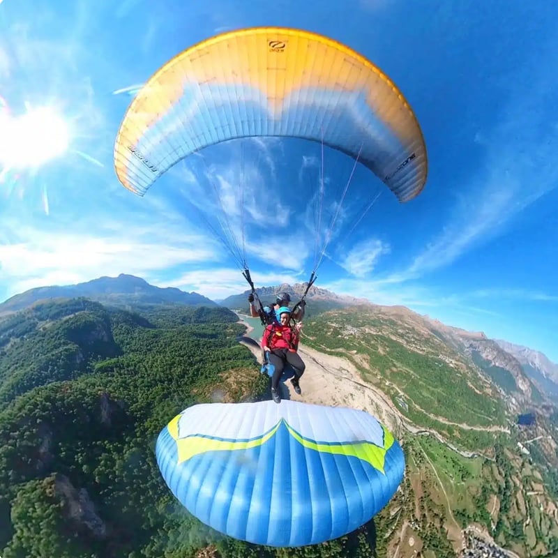 Tandem Paragliding Flight from 1000m in the Pyrenees, photo 3