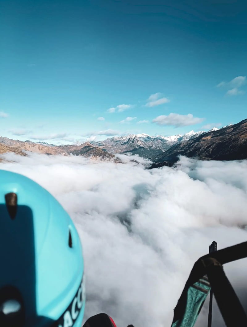 Tandem Paragliding Flight from 1000m in the Pyrenees, photo 4