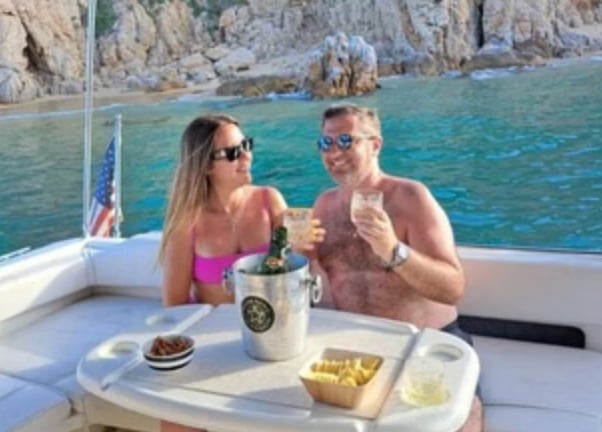 Cabo 29ft Private Yacht Cruise to The Arch with Snorkelling (Up to 6 Guests), photo 2