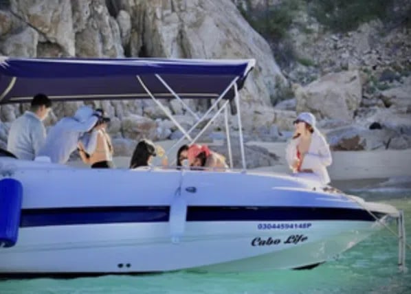 Cabo 28ft Private Yacht Charter with Snorkelling at El Arco, photo 5