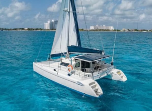 Cancún Private Catamaran Charter with Open Bar & Snorkelling, photo 3