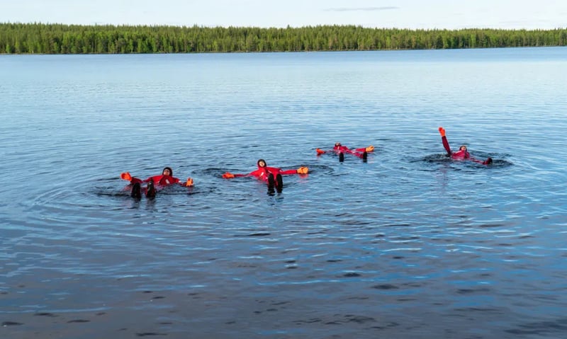 Midnight Sun Floating Experience in Forest Lake, Lapland gallery 4