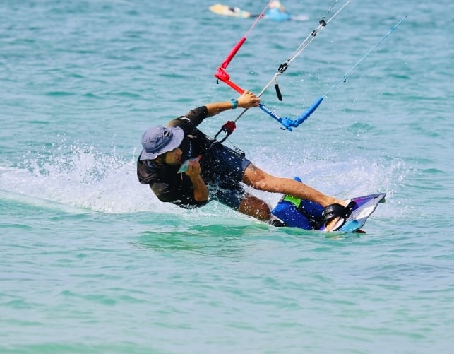 Beginner to Advanced IKO Kitesurfing Lessons in Cádiz, photo 3