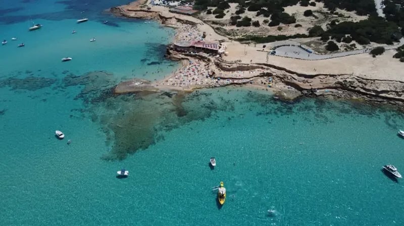 Beach and Cave Public Boat Tour in San Antonio Bay gallery 3