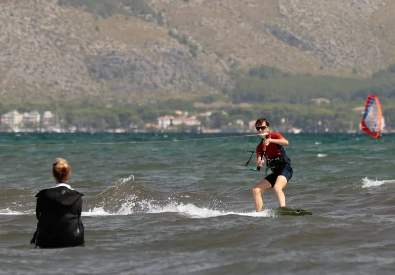 Refresher and Refinement Kitesurfing Course in Pollensa Bay, photo 3