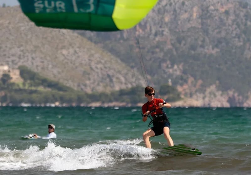 Refresher and Refinement Kitesurfing Course in Pollensa Bay, photo 2