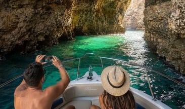 Private Boat Excursion with Champagne in Polignano a Mare, photo 2