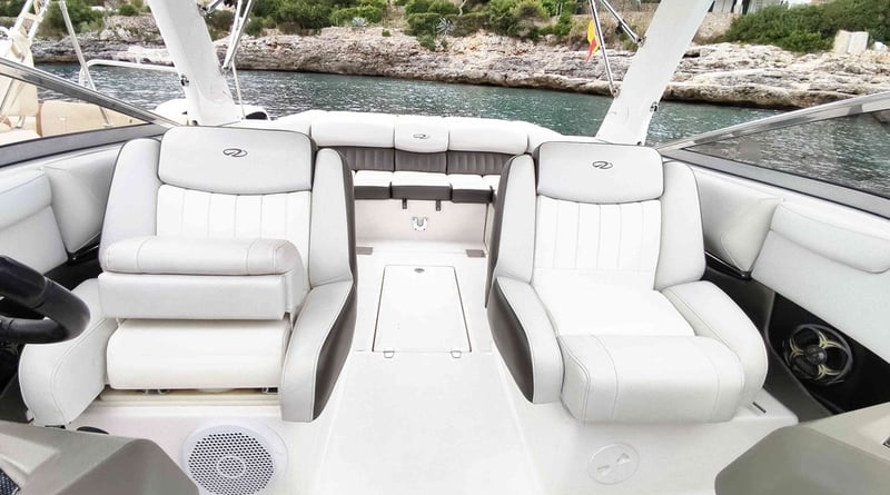 Regal 2700 Boat Hire in Cala d'Or, photo 5