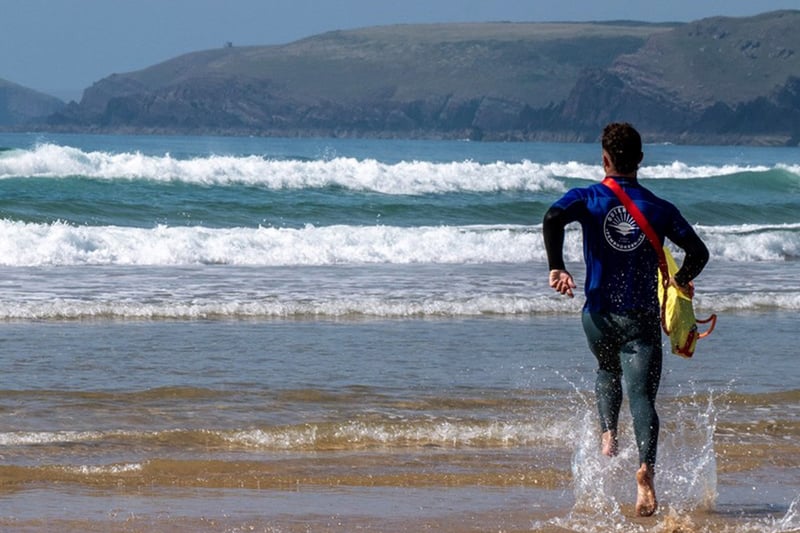 Formation de sauveteur aquatique sur plage SLSGB dans le Pembrokeshire, au pays de Galles, photo 3