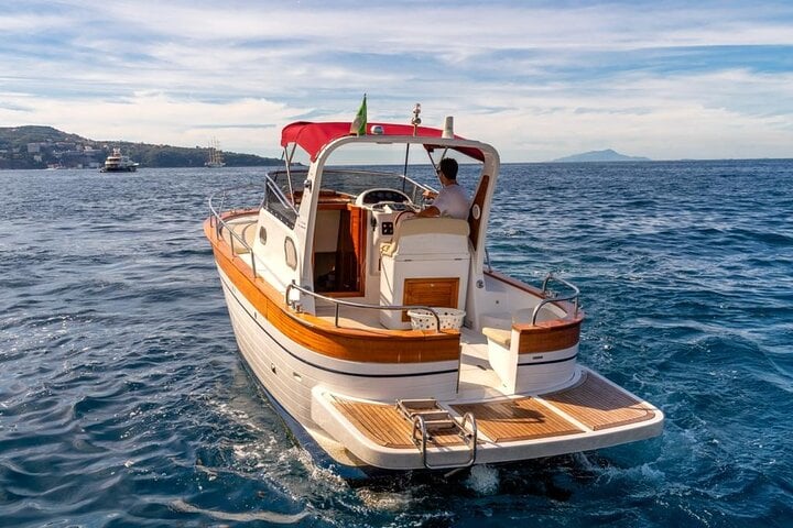 Private Boat Tour Sorrento to Positano and Amalfi (Typical Gozzo 750), photo 2