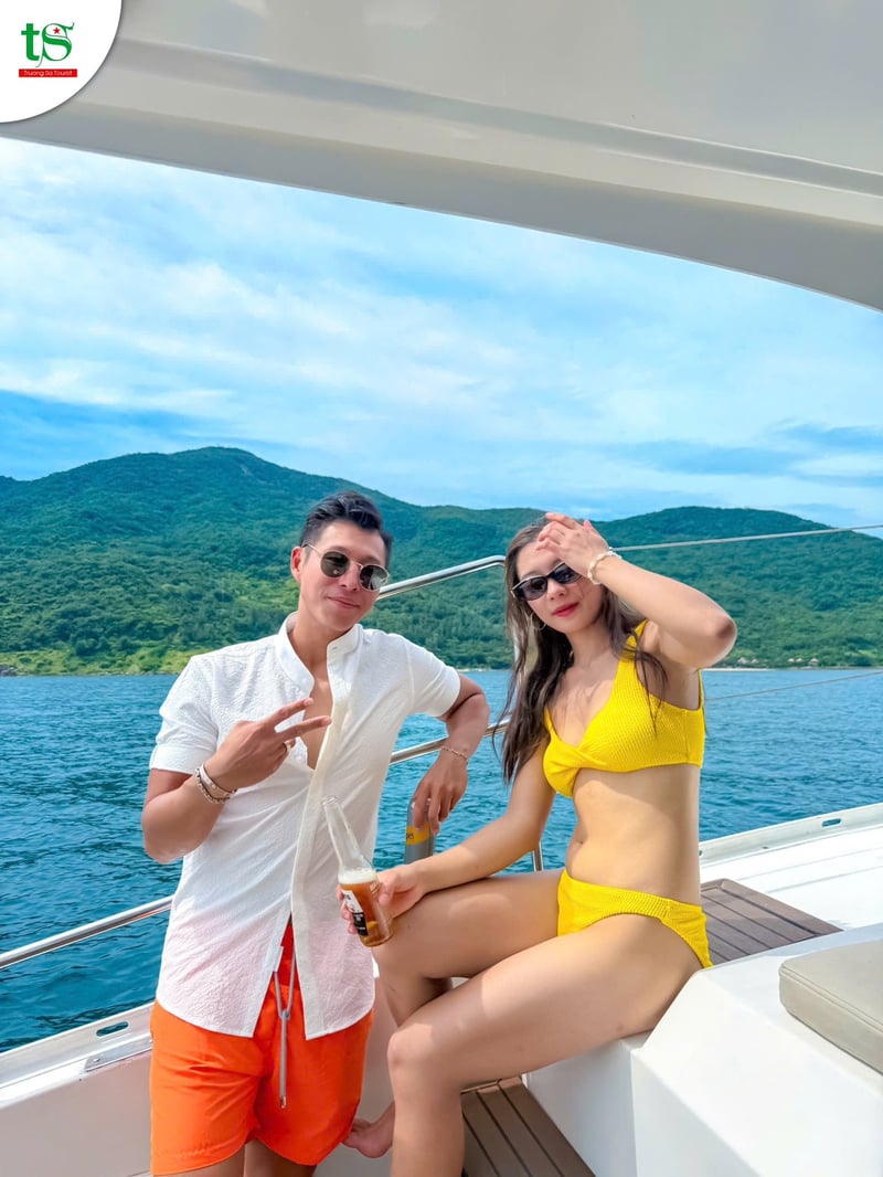 4 Hour Luxury Yacht Rental - Son Tra Peninsula, photo 4