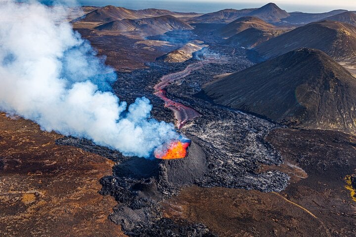 Volcano Reykjanes Eruption Helicopter Tour, photo 4