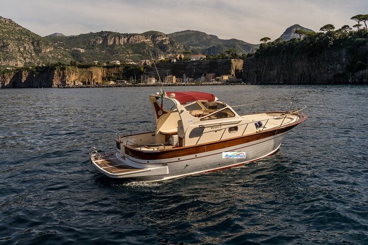 Private Boat Tour from Sorrento to Capri on a Classic Gozzo 8.50, photo 5