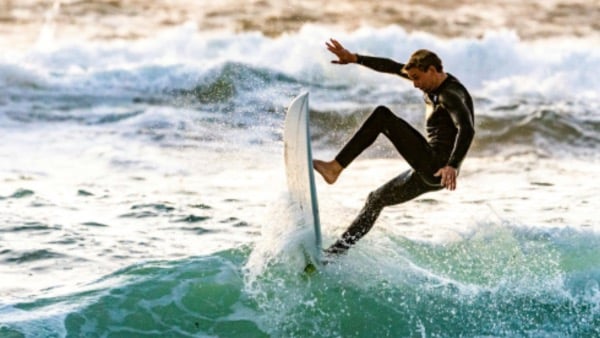 5-Class Group Surf Lesson Bundle in San Sebastián, photo 3