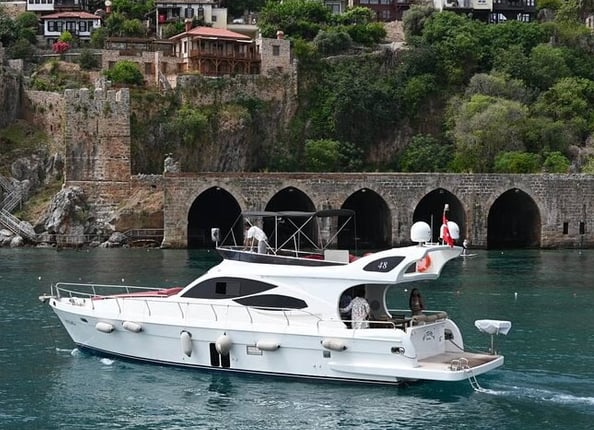 Private 4-Hour Yacht Cruise in Alanya with Lunch & Soft Drinks, photo 3