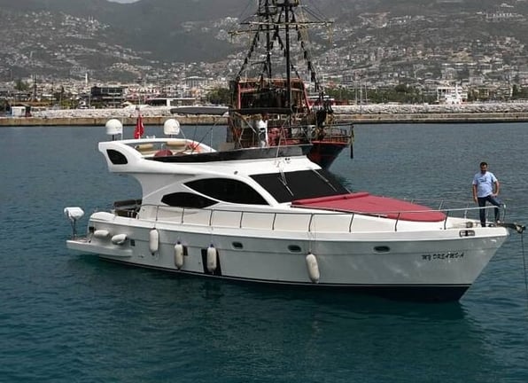 Private 4-Hour Yacht Cruise in Alanya with Lunch & Soft Drinks, photo 2
