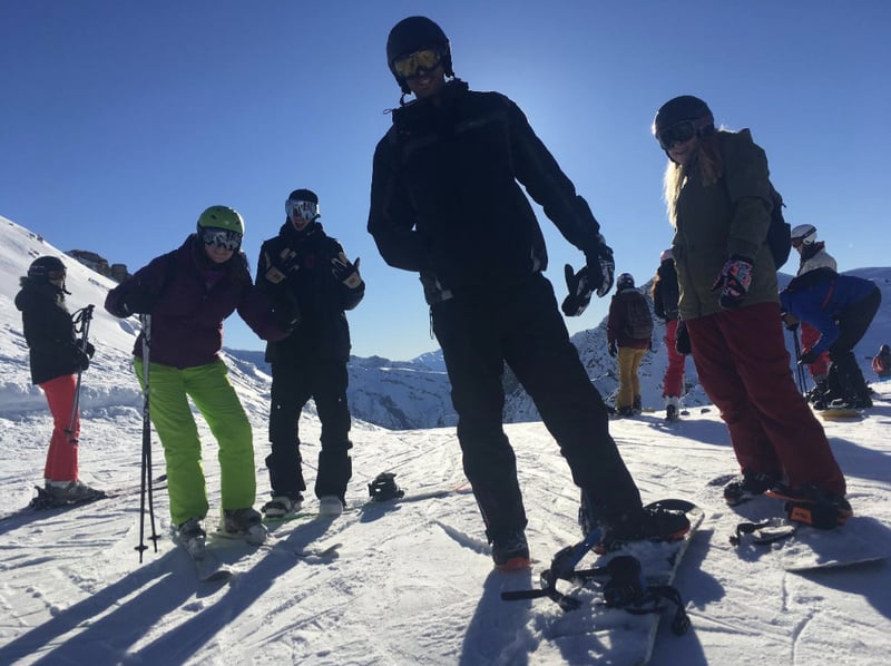 Ski and Snowboard Holiday in Morzine, French Alps. Under 40s only., photo 3