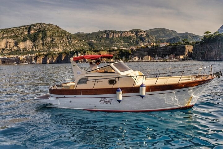 Private Boat Tour Sorrento to Positano and Amalfi (Typical Gozzo 850), photo 5