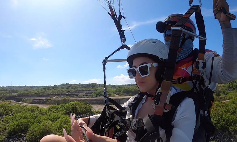 Cliff Paragliding over the Bukit Peninsula, photo 2