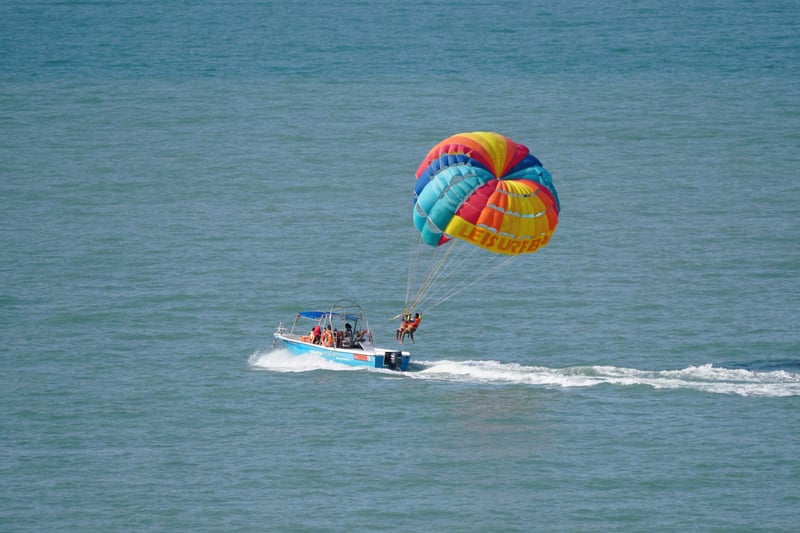 Hurghada Parasailing Tour with Red Sea View and Hotel Pickup, photo 3