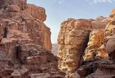 Burdah Rock Bridge Hike with Lunch in Wadi Rum, photo 3