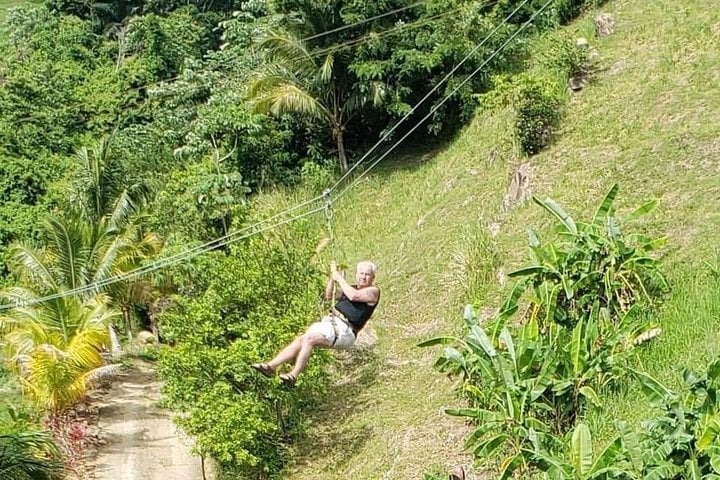 Full Day Zipline and Beach Club Adventure in Roatan, photo 2