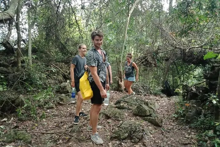 2 Day Navy Peak Trek and Lan Ha Bay Cruise in Cat Ba, photo 3