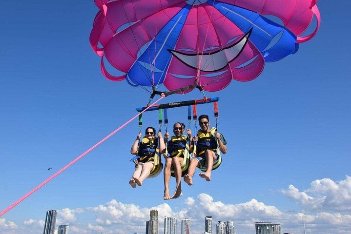Parasailing over the Water in Dubai, photo 3