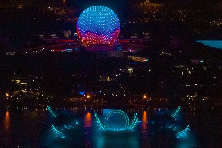 77 Miles Helicopter Tour: Fireworks and Theme Parks Family Package, photo 2