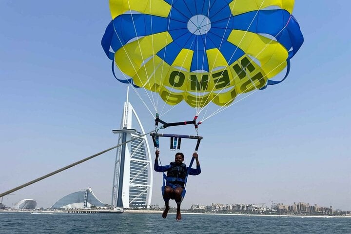 Parasailing over the Water in Dubai, photo 2