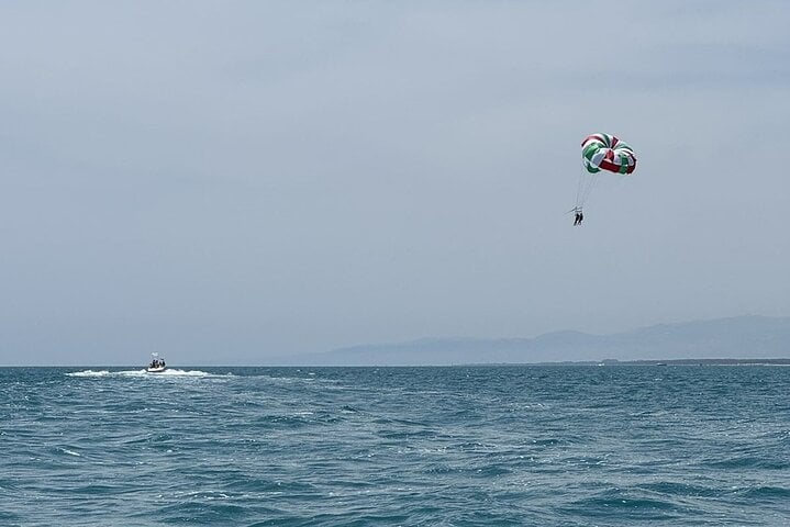 Parasailing in Marina di Pisticci, photo 5
