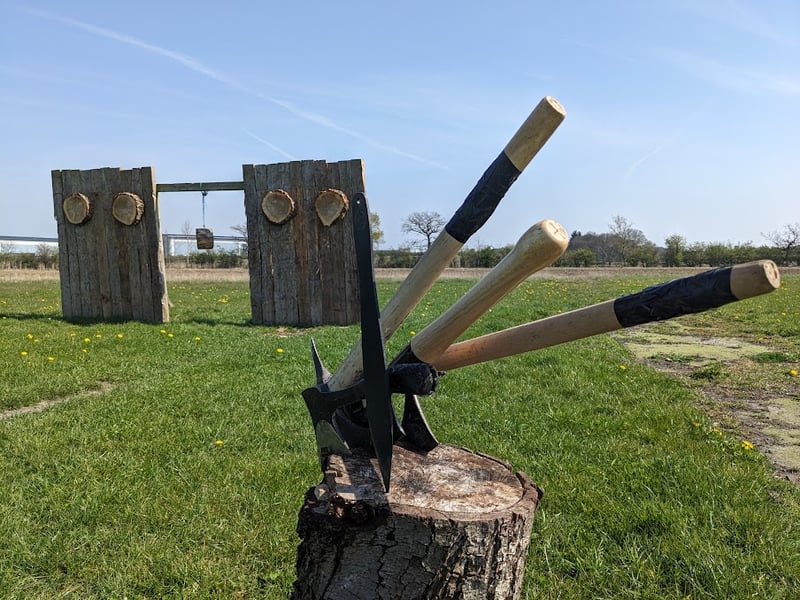 Axe and Knife Throwing Experience in Blyth, photo 3
