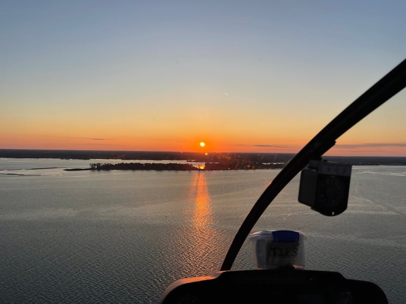 Intro Flight in an R44 Helicopter, photo 4