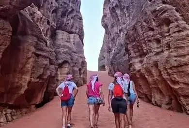 Burdah Rock Bridge Hike with Lunch in Wadi Rum, photo 4