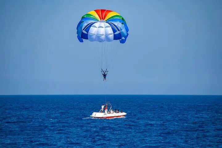 Parasailing, Banana and Sofa Boat with Private Transfer in Hurghada, photo 3