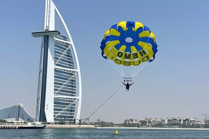 Parasailing over the Water in Dubai, photo 4