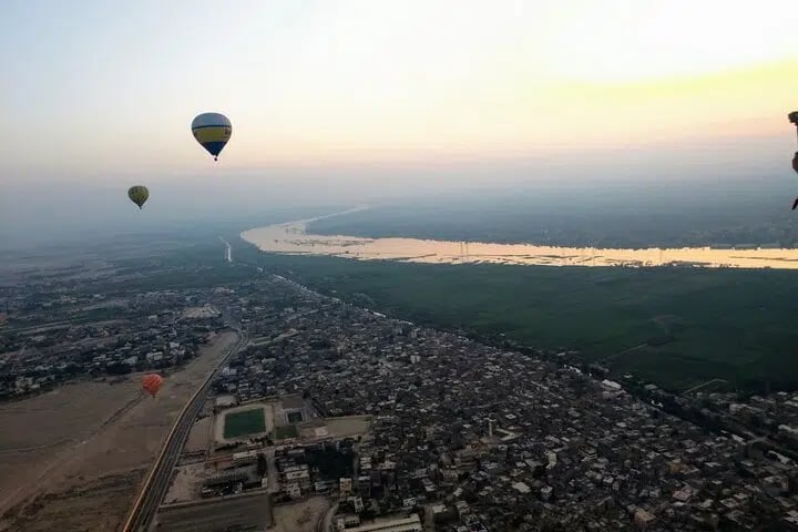 Luxor Sunrise Hot Air Balloon Ride over Ancient Monuments, photo 5