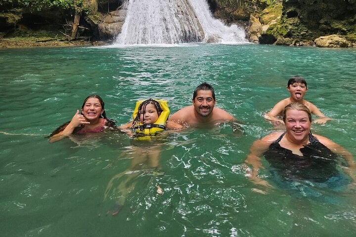 Blue Hole and River Tubing with Lunch in Montego Bay, photo 3