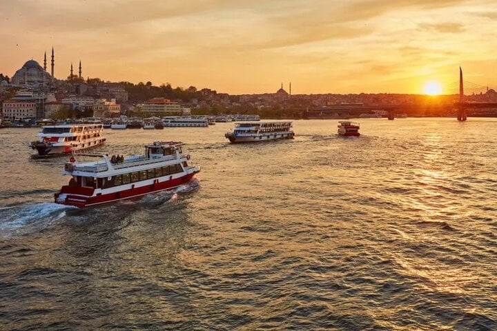 Sunset Yacht Cruise in Istanbul, photo 3