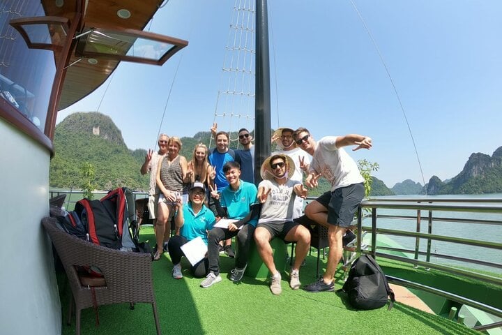 Overnight Kayaking Cruise with Balcony Cabin in Lan Ha Bay, photo 3