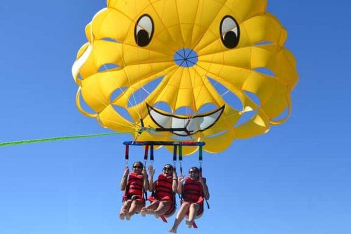 Parasailing: Fly High Sea Adventure with Transfer in Hurghada, photo 3