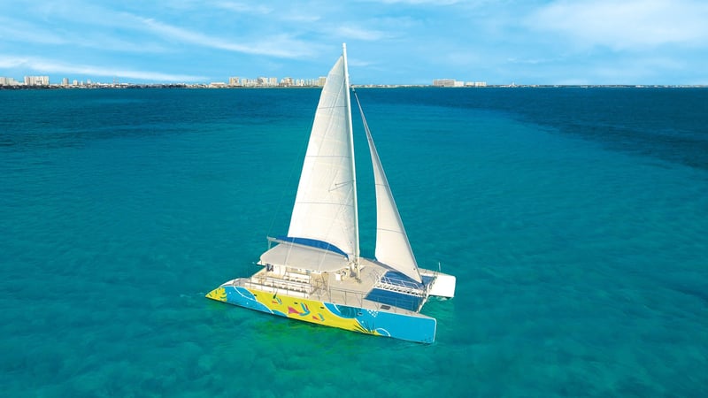 Catamaran Snorkel and Dolphin Tour in Isla Mujeres, photo 4