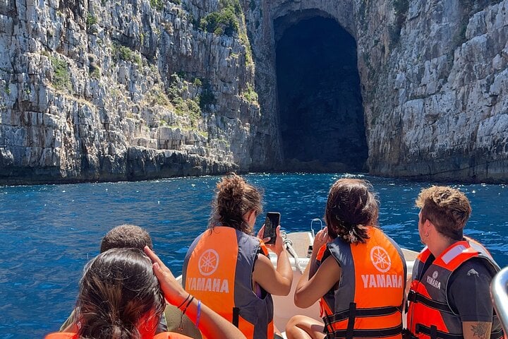 Sazan Island & Haxhi Ali Cave Speedboat Tour in Vlorë, photo 3