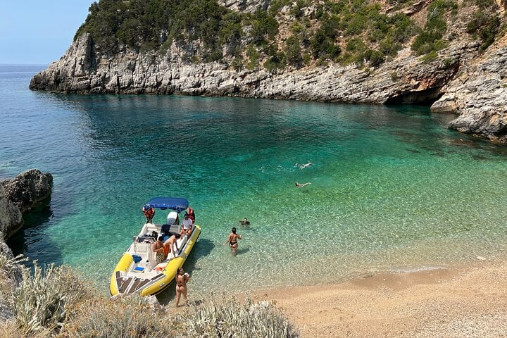 Dafina Bay & Haxhi Ali Cave Boat Tour in Vlorë, photo 2