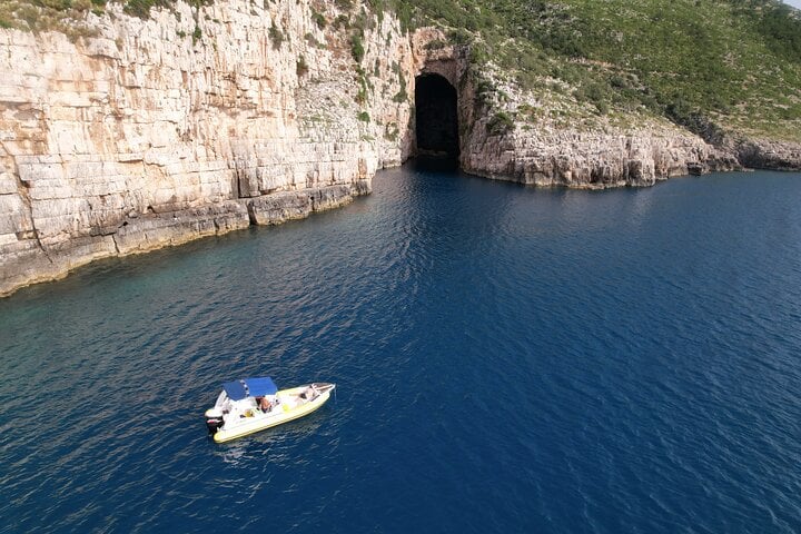 Sazan Island & Haxhi Ali Cave Speedboat Tour in Vlorë, photo 5
