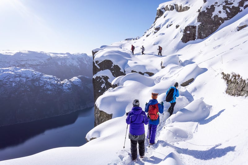 Preikestolen Winter Hike with Hot Meal in Lysefjord, photo 3