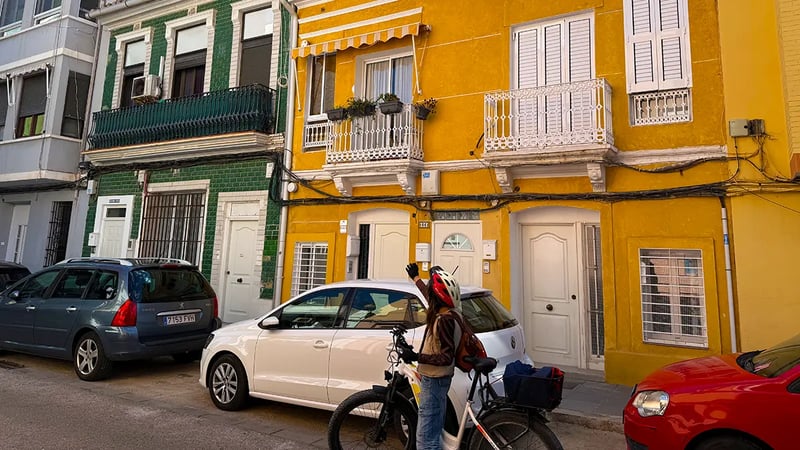 Guided El Cabanyal Bike Tour in Valencia, photo 2