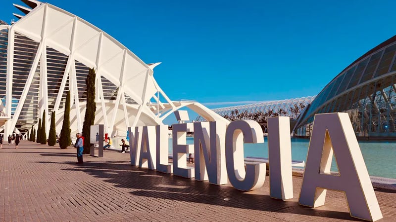 Guided City Highlights Bike Tour in Valencia, photo 2