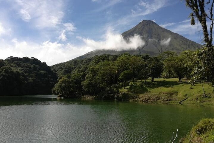 La Fortuna Waterfall and Arenal Volcano Hike, photo 2