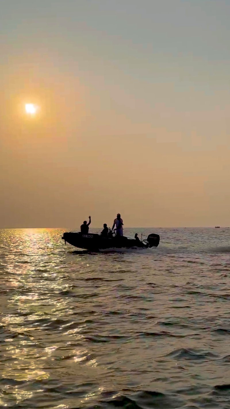Self-Drive Boat Rental near Yas Island, Abu Dhabi, photo 3